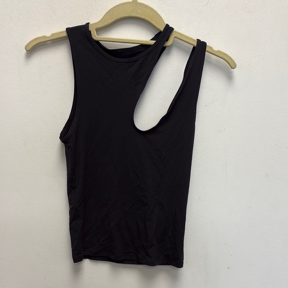 Lululemon shoulder cutout yoga tank - Picture 3 of 5